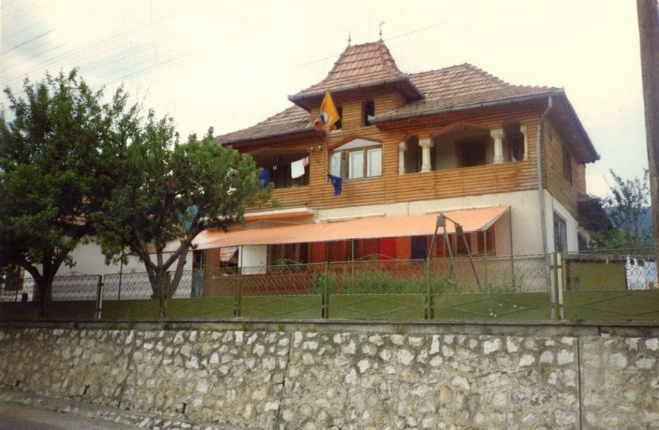 Casa Jeka, Podul Dâmboviței, august 1991